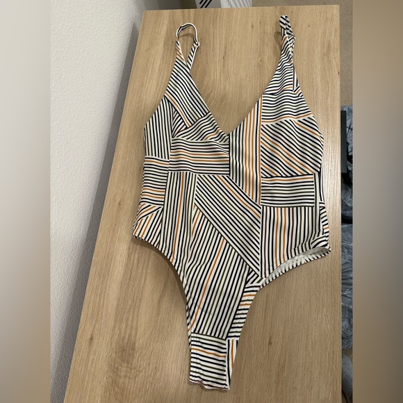 L*Space Black and White Geometric v neck high leg One Piece Swimsuit - Picture 3 of 5